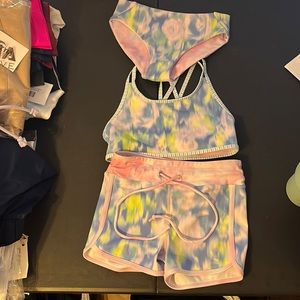 Zyia girls 3 piece swimsuit. Shorts have light piling on the back. Size 10-11